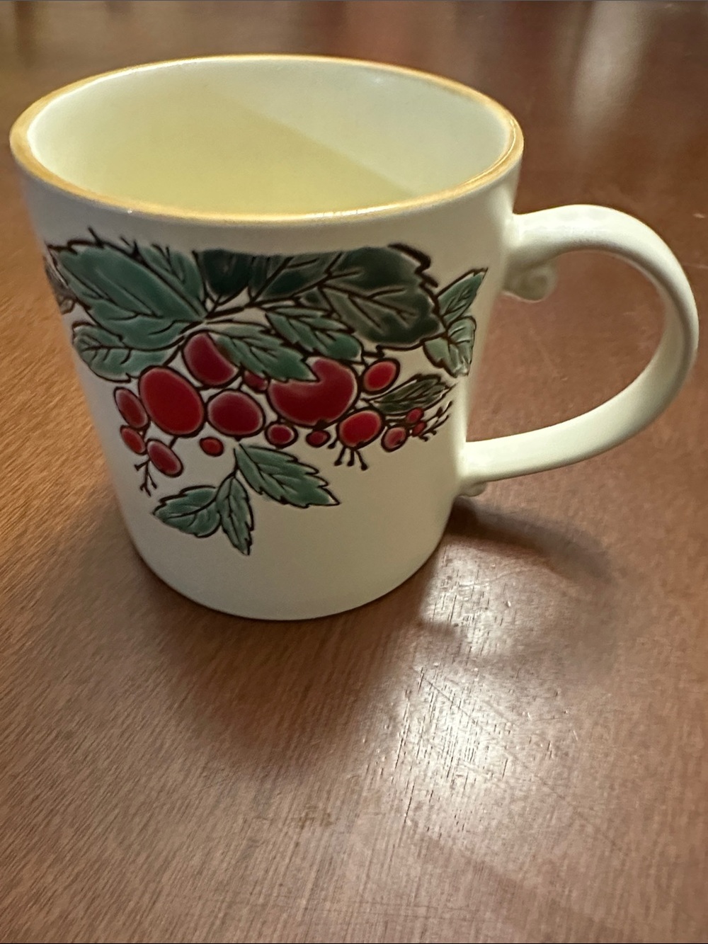 Spectrum Designz Holly Berry 21 oz Ceramic Mug